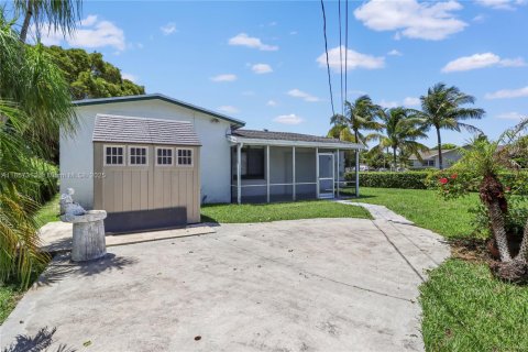 House in Miami, Florida 3 bedrooms, 129.32 sq.m. № 1882431 - photo 28