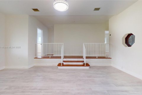 House in Miami, Florida 3 bedrooms, 129.32 sq.m. № 1882431 - photo 7