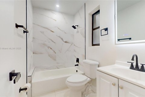 House in Miami, Florida 3 bedrooms, 129.32 sq.m. № 1882431 - photo 23