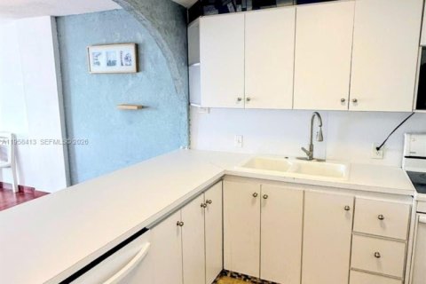 Купить кондоминиум в Норт-Майами, Флорида 1 спальня, 72.28м2, № 2018042 - фото 15