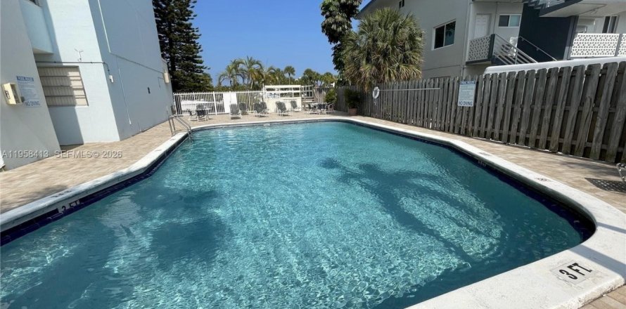 Кондоминиум с 1 спальней в Норт-Майами, Флорида № 2018042