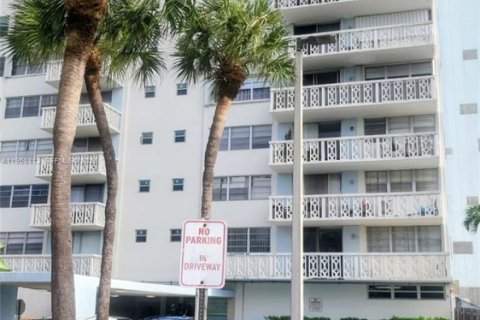 Купить кондоминиум в Норт-Майами, Флорида 1 спальня, 72.28м2, № 2018042 - фото 3