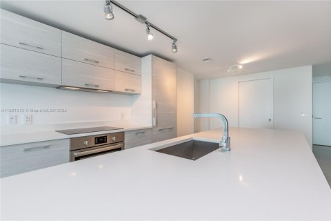 Copropriété à louer à Miami, Floride: 2 chambres, 111.3 m2 № 1944787 - photo 13