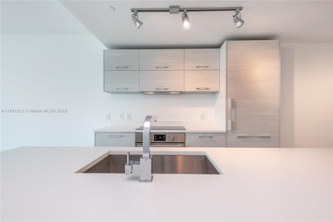 Copropriété à louer à Miami, Floride: 2 chambres, 111.3 m2 № 1944787 - photo 14