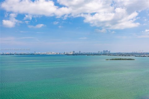 Copropriété à louer à Miami, Floride: 2 chambres, 111.3 m2 № 1944787 - photo 2