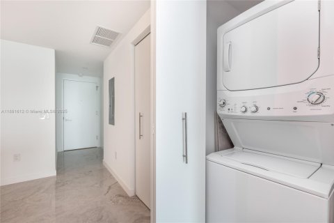 Copropriété à louer à Miami, Floride: 2 chambres, 111.3 m2 № 1944787 - photo 20