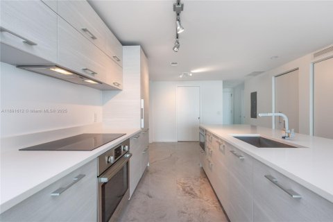 Copropriété à louer à Miami, Floride: 2 chambres, 111.3 m2 № 1944787 - photo 12