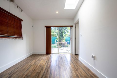 Снять в аренду виллу или дом в Майами, Флорида 2 спальни, 156.54м2, № 2006003 - фото 9