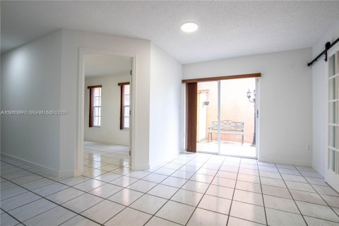 Снять в аренду виллу или дом в Майами, Флорида 2 спальни, 156.54м2, № 2006003 - фото 3