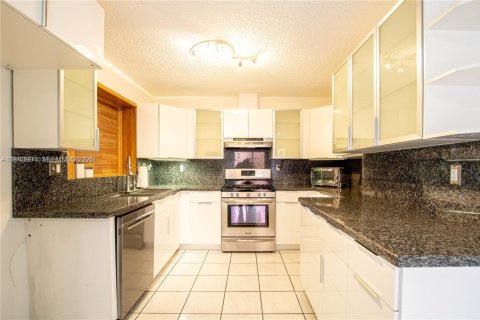 Снять в аренду виллу или дом в Майами, Флорида 2 спальни, 156.54м2, № 2006003 - фото 7