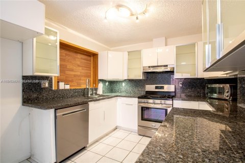 Снять в аренду виллу или дом в Майами, Флорида 2 спальни, 156.54м2, № 2006003 - фото 6