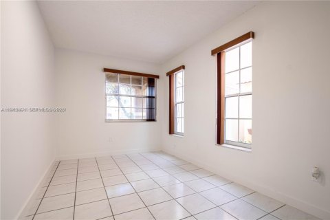 Снять в аренду виллу или дом в Майами, Флорида 2 спальни, 156.54м2, № 2006003 - фото 4