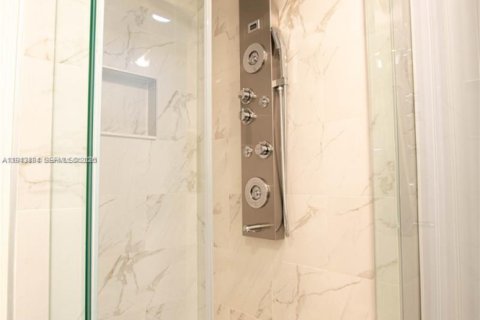 Снять в аренду виллу или дом в Майами, Флорида 2 спальни, 156.54м2, № 2006003 - фото 11