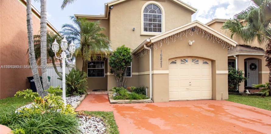 Дом в Майами, Флорида 2 спальни, 156.54м2 № 2006003