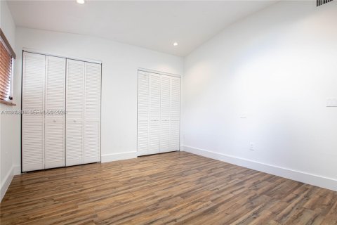 Снять в аренду виллу или дом в Майами, Флорида 2 спальни, 156.54м2, № 2006003 - фото 8