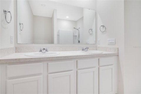 House in Tavares, Florida 3 bedrooms, 139.73 sq.m. № 1820812 - photo 13