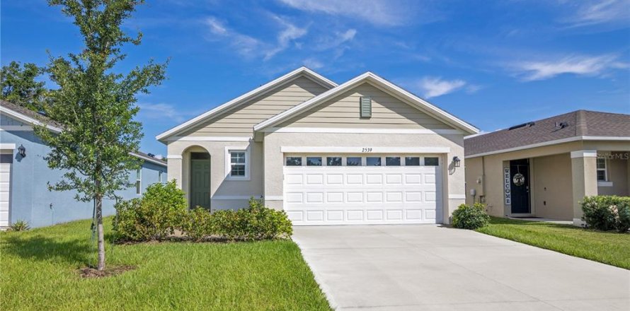 House in Tavares, Florida 3 bedrooms, 139.73 sq.m. № 1820812