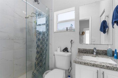 Propiedad comercial en alquiler en Miami, Florida, 24.53 m2 № 2339934 - foto 8