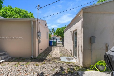 Propiedad comercial en alquiler en Miami, Florida, 24.53 m2 № 2339934 - foto 12
