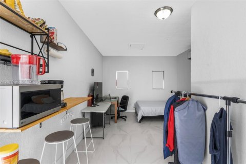 Propiedad comercial en alquiler en Miami, Florida, 24.53 m2 № 2339934 - foto 11