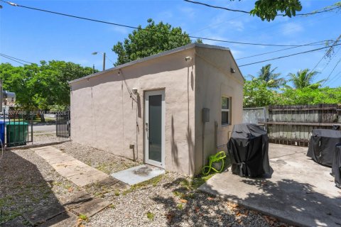 Propiedad comercial en alquiler en Miami, Florida, 24.53 m2 № 2339934 - foto 13