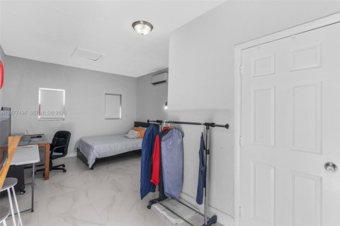 Propiedad comercial en alquiler en Miami, Florida, 24.53 m2 № 2339934 - foto 7