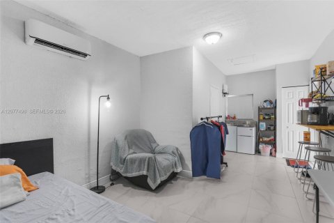 Propiedad comercial en alquiler en Miami, Florida, 24.53 m2 № 2339934 - foto 9