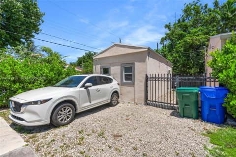 Immobilier commercial à Miami, Floride 24.53 m2 № 2339934