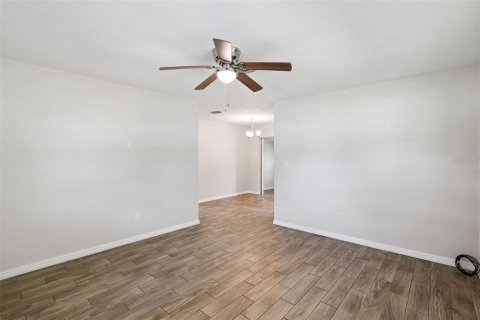Casa en venta en Deltona, Florida, 3 dormitorios, 105.35 m2 № 2377459 - foto 6