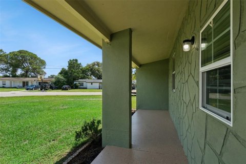 Casa en venta en Deltona, Florida, 3 dormitorios, 105.35 m2 № 2377459 - foto 3