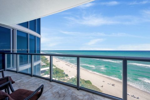 Condo in Sunny Isles Beach, Florida, 3 bedrooms  № 1867032 - photo 1