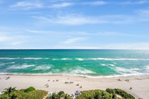 Condo in Sunny Isles Beach, Florida, 3 bedrooms  № 1867032 - photo 2
