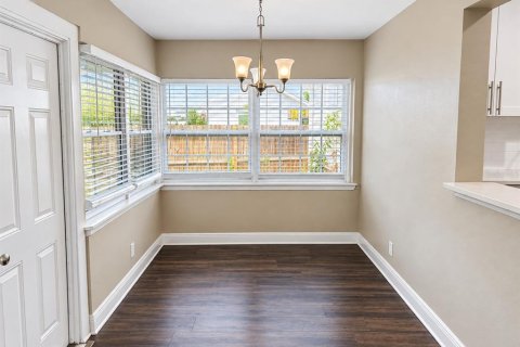 House in Saint Petersburg, Florida 2 bedrooms, 82.22 sq.m. № 2391168 - photo 8