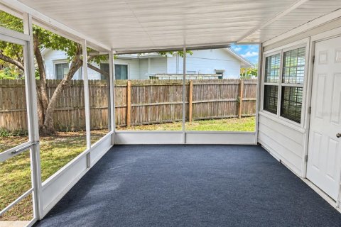 House in Saint Petersburg, Florida 2 bedrooms, 82.22 sq.m. № 2391168 - photo 16