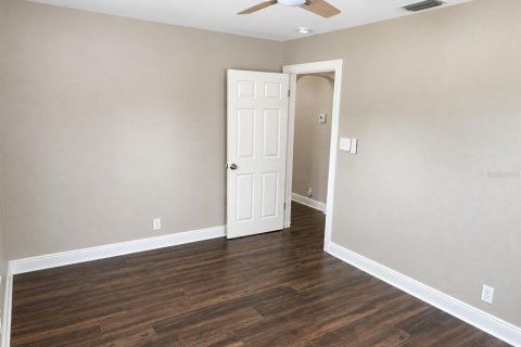 House in Saint Petersburg, Florida 2 bedrooms, 82.22 sq.m. № 2391168 - photo 11