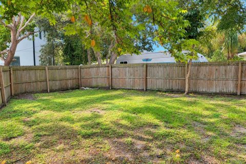 House in Saint Petersburg, Florida 2 bedrooms, 82.22 sq.m. № 2391168 - photo 19