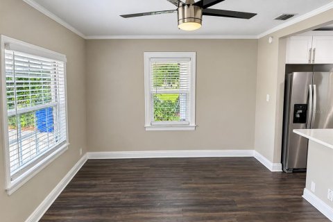 House in Saint Petersburg, Florida 2 bedrooms, 82.22 sq.m. № 2391168 - photo 2