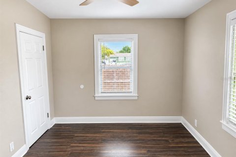 House in Saint Petersburg, Florida 2 bedrooms, 82.22 sq.m. № 2391168 - photo 10
