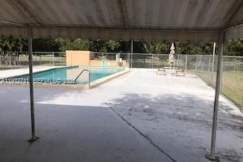 Condo in Miami, Florida, 1 bedroom  № 1991372 - photo 16