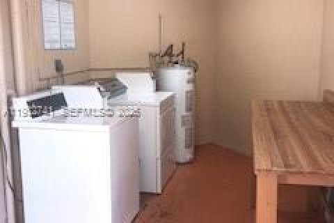 Condo in Miami, Florida, 1 bedroom  № 1991372 - photo 13