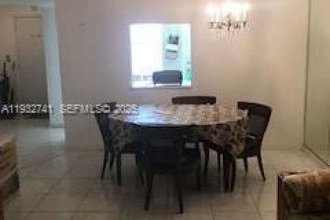 Condo in Miami, Florida, 1 bedroom  № 1991372 - photo 4