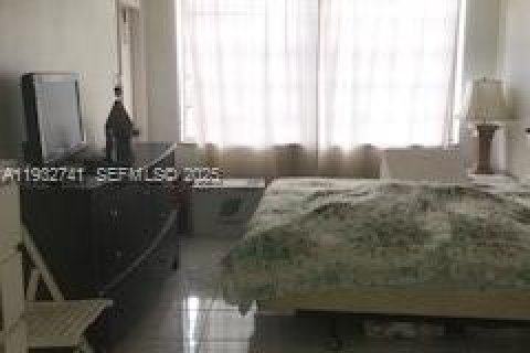 Condo in Miami, Florida, 1 bedroom  № 1991372 - photo 7