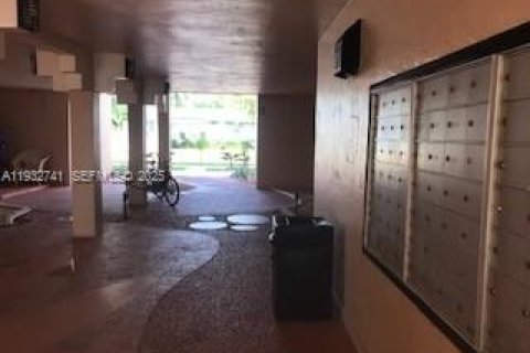 Condo in Miami, Florida, 1 bedroom  № 1991372 - photo 14