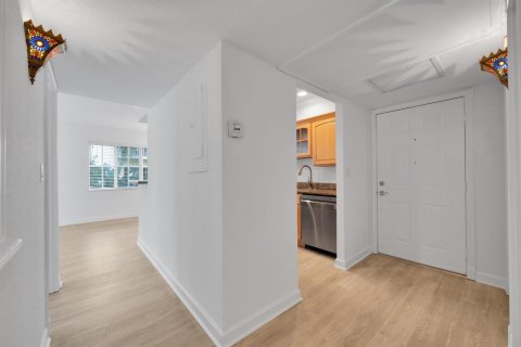 Condo in Fort Lauderdale, Florida, 2 bedrooms  № 2193208 - photo 21
