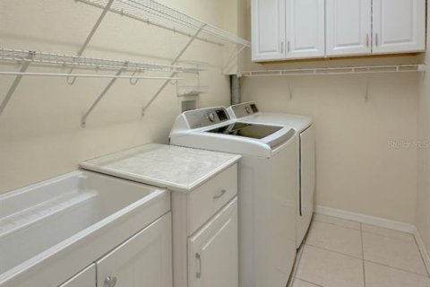 Townhouse in Largo, Florida 3 bedrooms, 190.54 sq.m. № 1909679 - photo 12