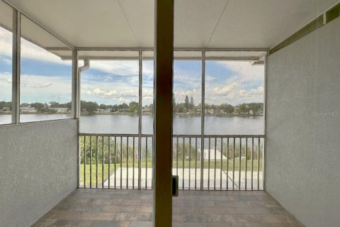 Townhouse in Largo, Florida 3 bedrooms, 190.54 sq.m. № 1909679 - photo 29