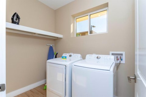 Townhouse in Kissimmee, Florida 4 bedrooms, 218.88 sq.m. № 2130381 - photo 11