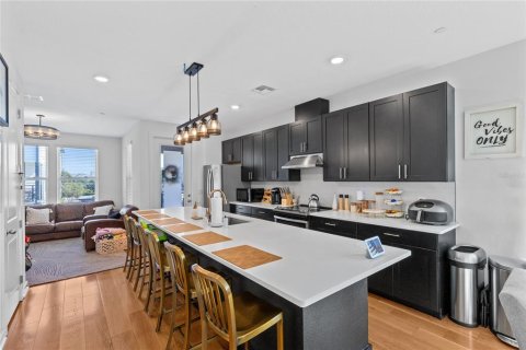 Touwnhouse à vendre à Orlando, Floride: 3 chambres, 201.32 m2 № 2423590 - photo 2