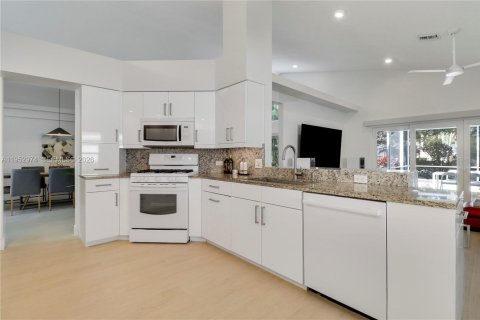 House in Palm Beach Gardens, Florida 3 bedrooms, 179.12 sq.m. № 2008018 - photo 24