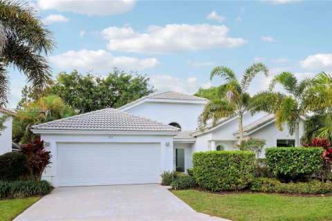 House in Palm Beach Gardens, Florida 3 bedrooms, 179.12 sq.m. № 2008018